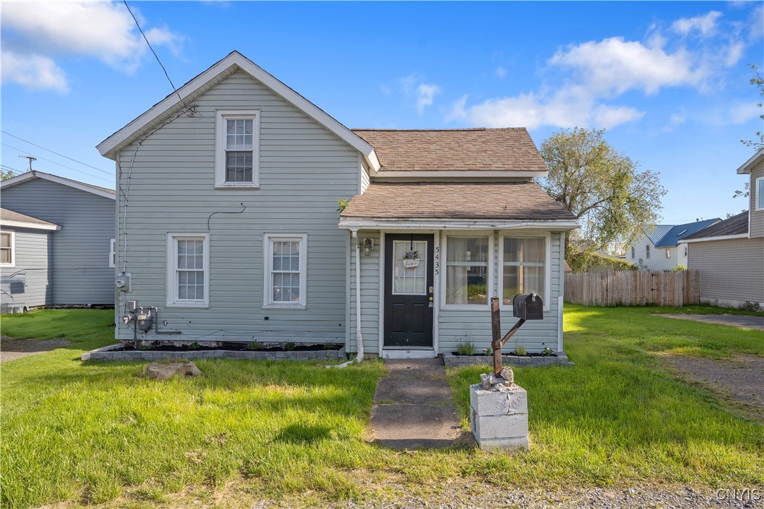 5435 Baldwin Street, Cicero, New York image 1