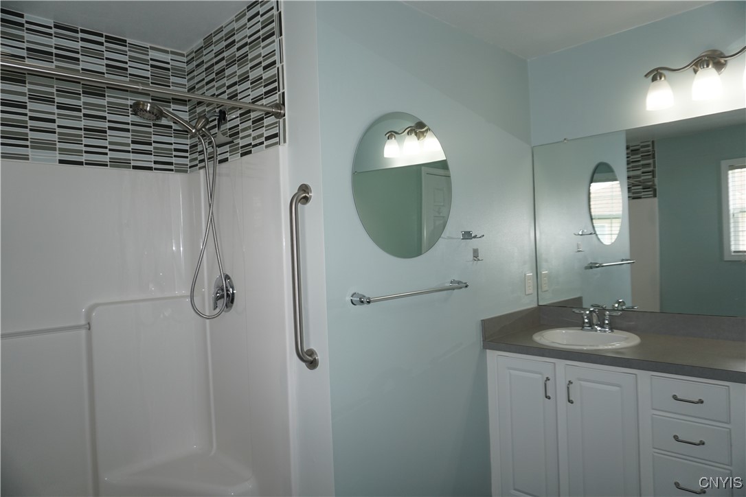 4828 Lighthouse Village Cir Cir, Clay, New York image 23