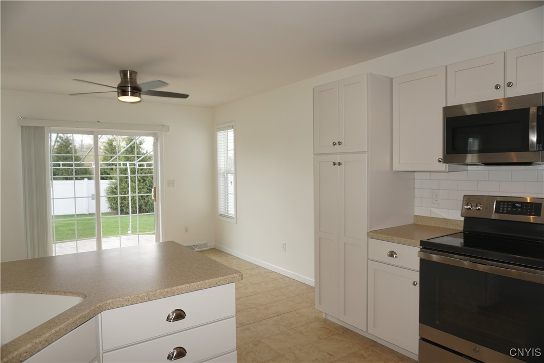 4828 Lighthouse Village Cir Cir, Clay, New York image 15