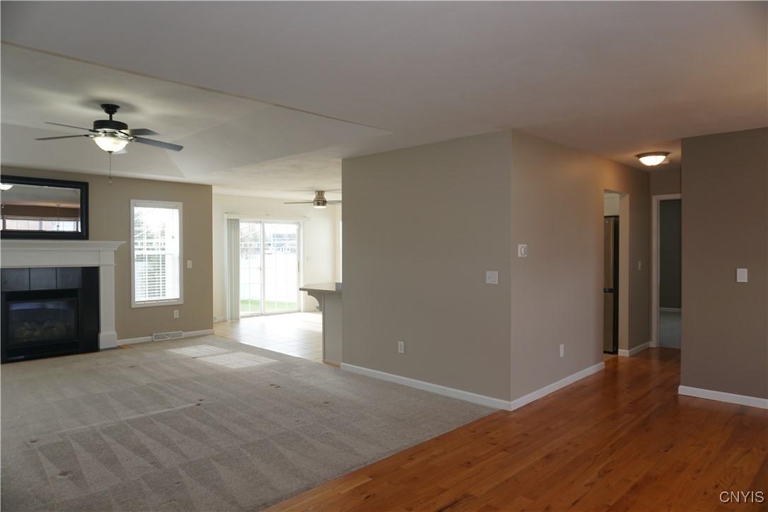 4828 Lighthouse Village Cir Cir, Clay, New York image 6