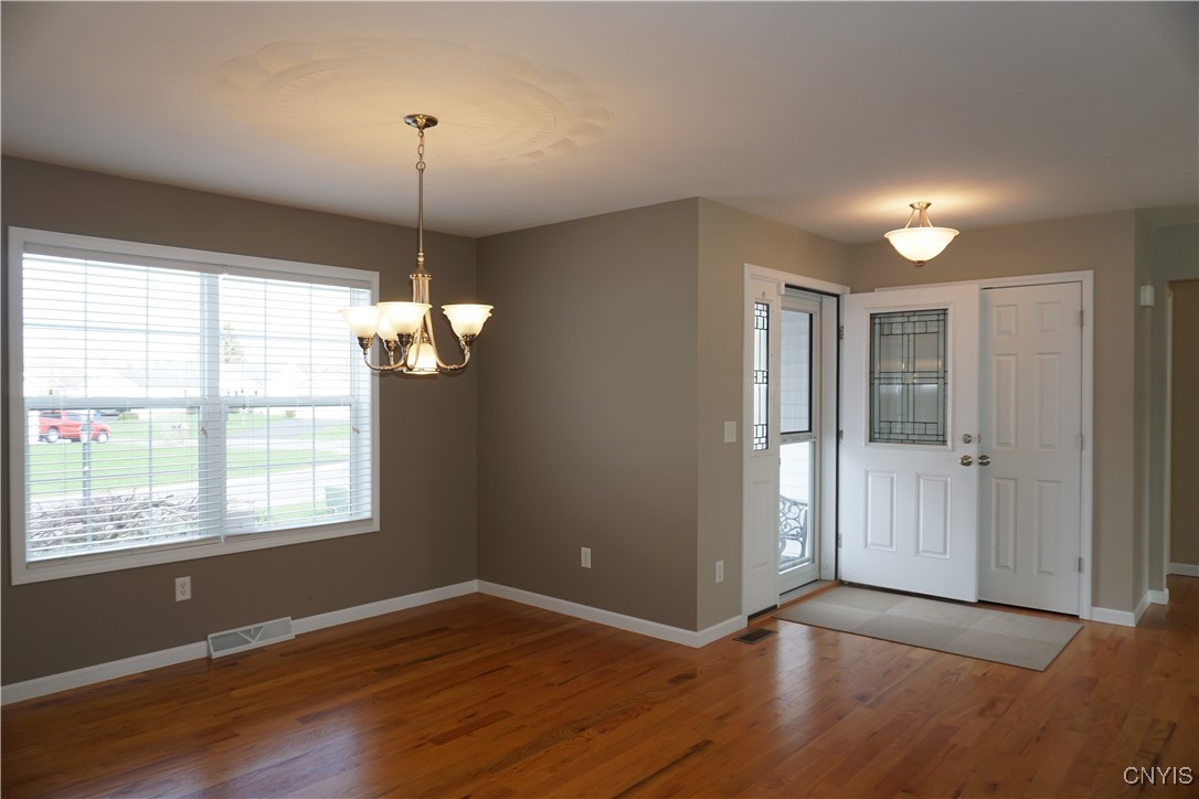 4828 Lighthouse Village Cir Cir, Clay, New York image 3