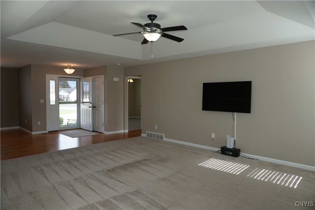 4828 Lighthouse Village Cir Cir, Clay, New York image 9
