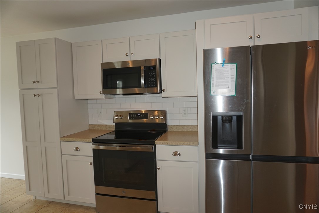 4828 Lighthouse Village Cir Cir, Clay, New York image 14