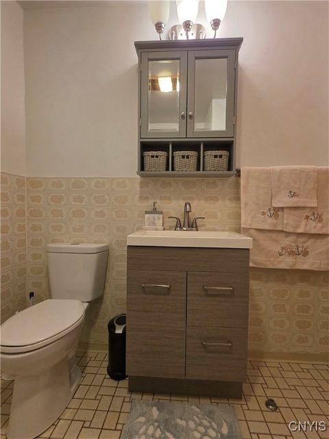 Tiny photo for 515 Locust Drive, Utica, NY 13502 (MLS # S1657509)