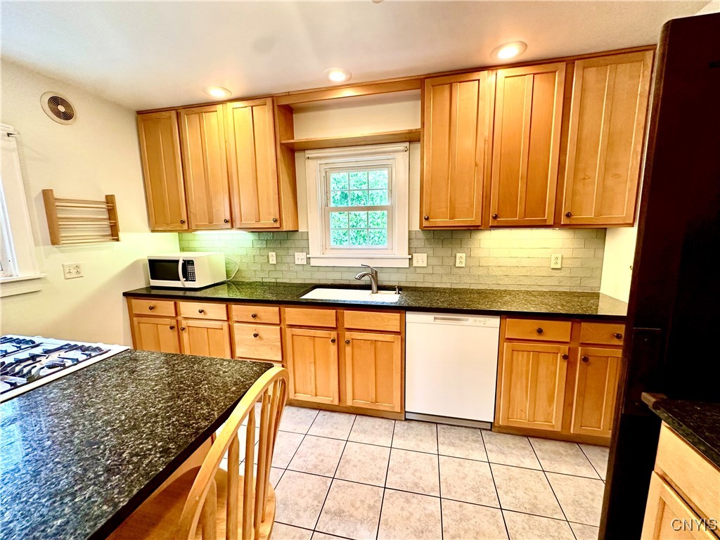 215 Washington Drive, New Hartford, New York image 19