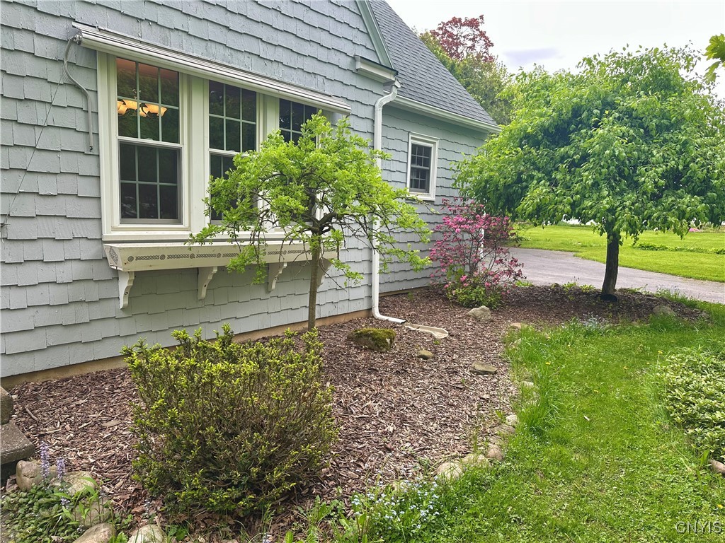 215 Washington Drive, New Hartford, New York image 2