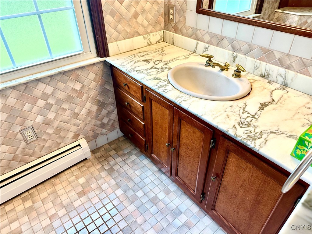 215 Washington Drive, New Hartford, New York image 36