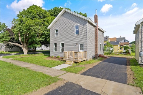 Homes For Sale - 105 E Cayuga Street<br/> Oswego, NY 13126