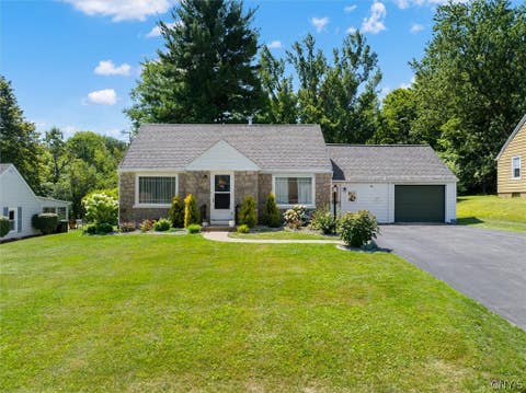 Homes For Sale - 29 Beechwood Road<br/> New Hartford, NY 13413