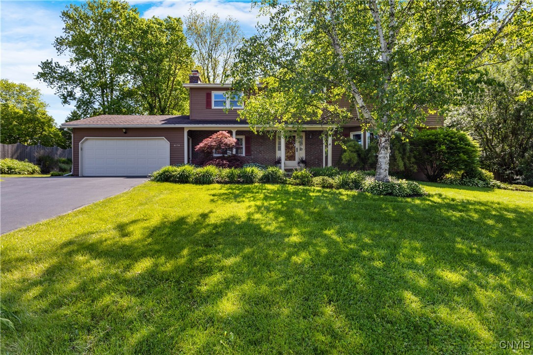 8178 Old Sunridge Drive, Manlius, New York image 1