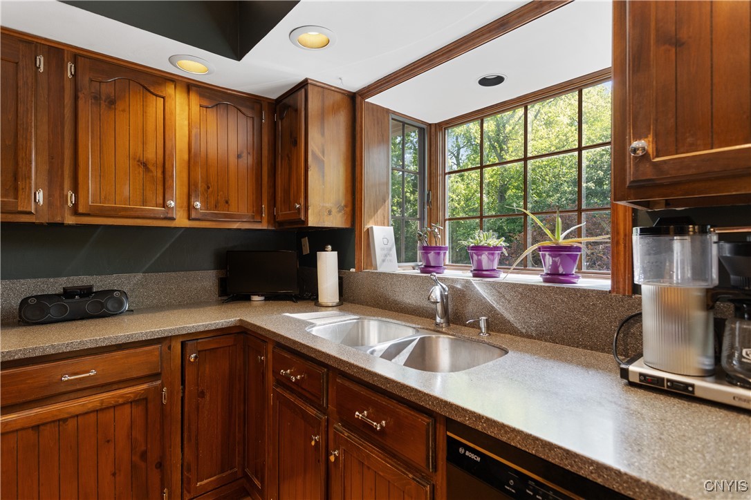 8178 Old Sunridge Drive, Manlius, New York image 18