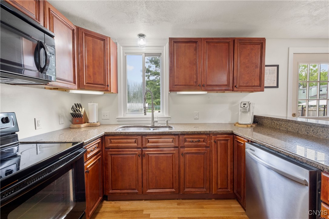 203 Forest Drive, Cicero, New York image 7