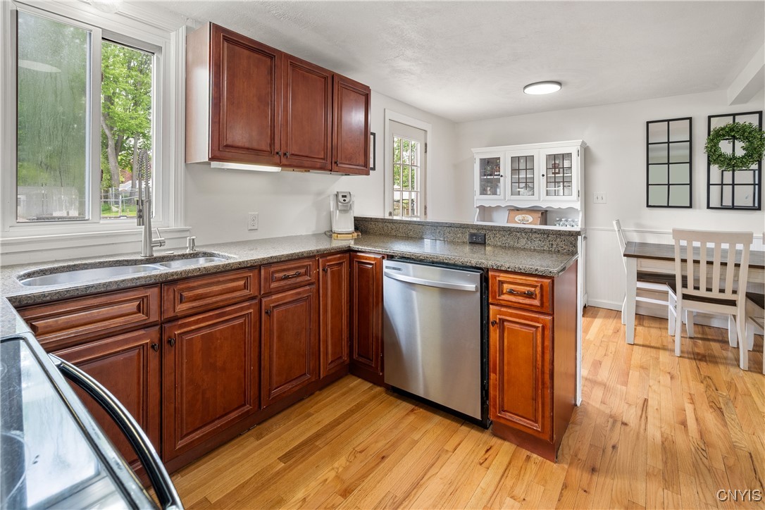 203 Forest Drive, Cicero, New York image 8