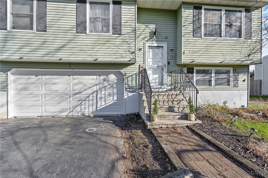 6018 Bannister Dr. Dr, Cicero, New York image 3