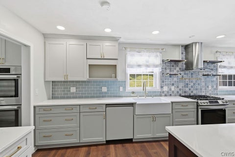 Tiny photo for 5190 Winterton Drive, DeWitt, NY 13066 (MLS # S1702303)