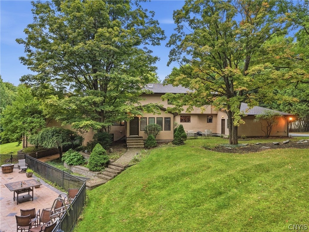 Photo of 6909 Shalimar Way WAY, DeWitt, NY 13066 (MLS # S1699369)