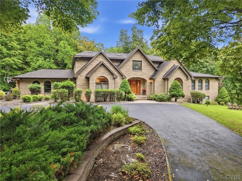 Photo of 6909 Shalimar Way WAY, DeWitt, NY 13066 (MLS # S1699369)