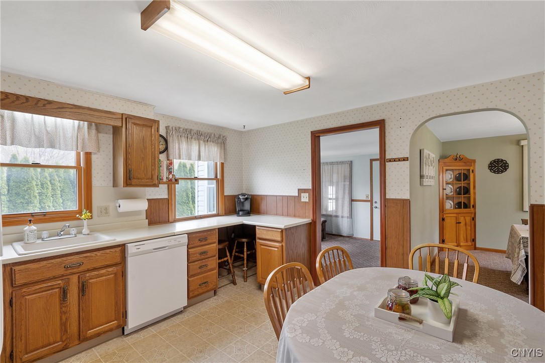 111 Fernpark Drive, Camillus, New York image 10