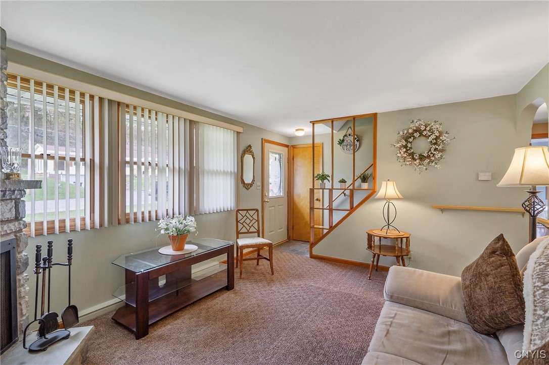 111 Fernpark Drive, Camillus, New York image 4