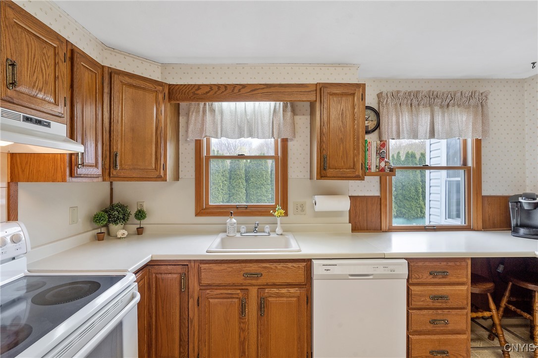 111 Fernpark Drive, Camillus, New York image 9