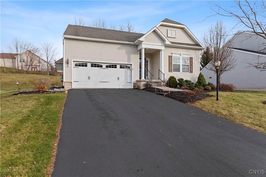 123 Shire Way Way, Camillus, New York image 1