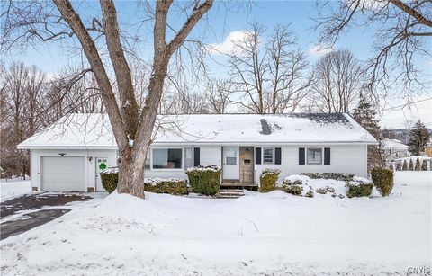 Homes For Sale - 9 Overbrook Crescent<br/> New Hartford, NY 13413