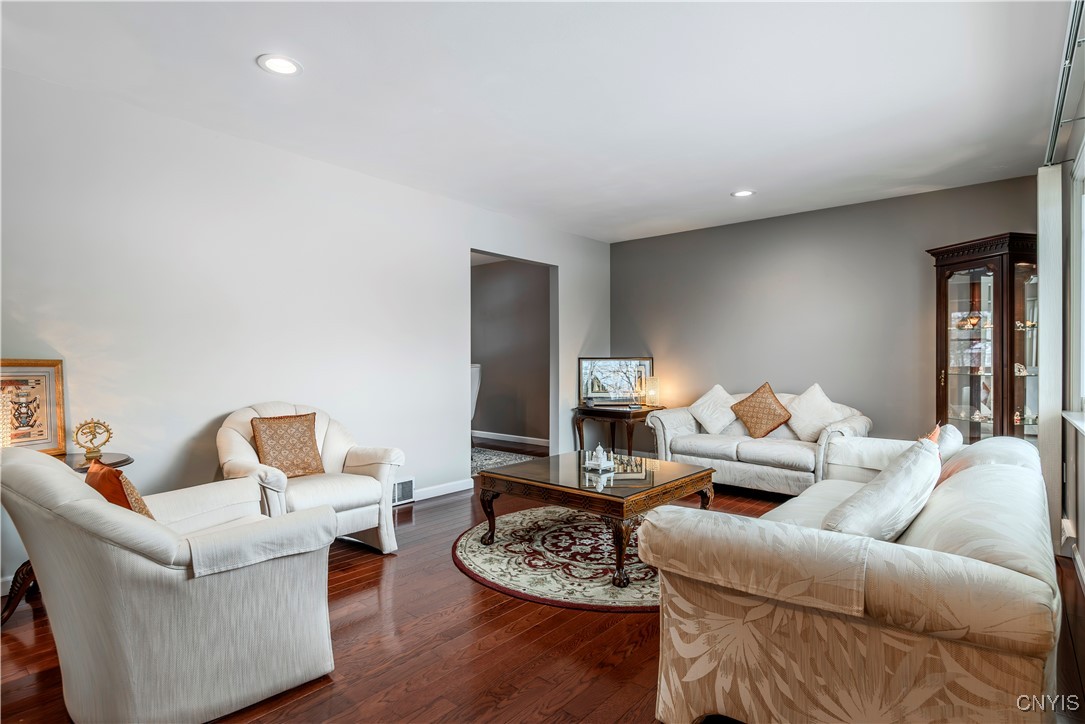 6 Donegal Place, New Hartford, New York image 6