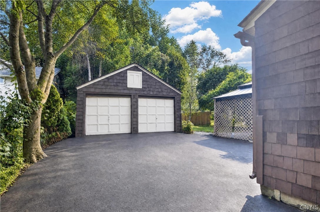 12 Woodland Road