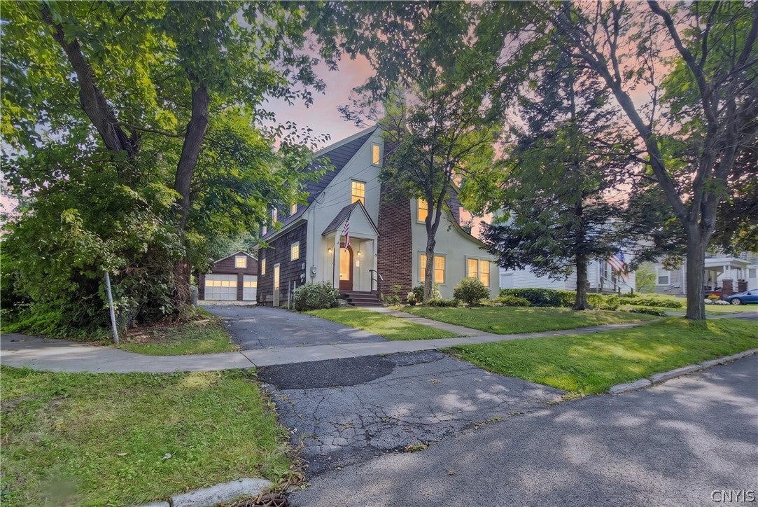12 Woodland Road