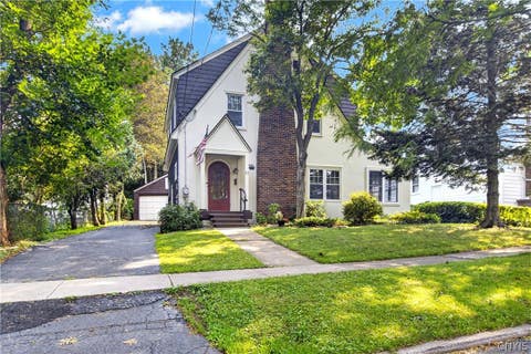 Homes For Sale - 12 Woodland Road<br/> New Hartford, NY 13413