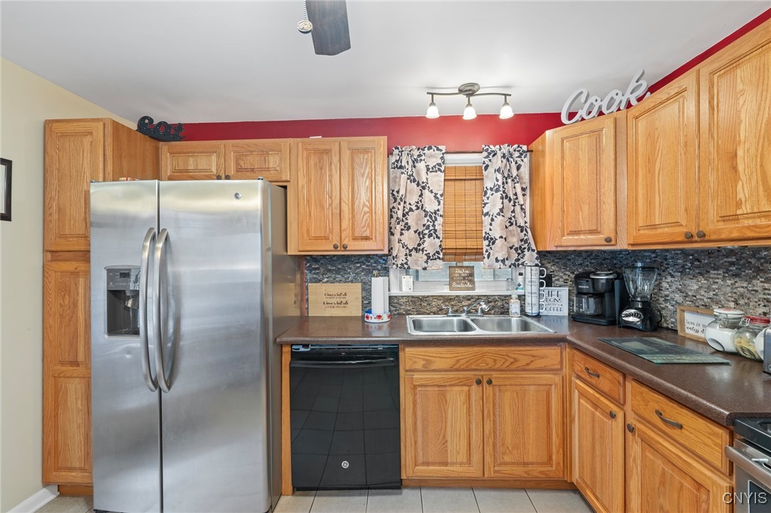 404 S Onondaga Road, Camillus, New York image 8