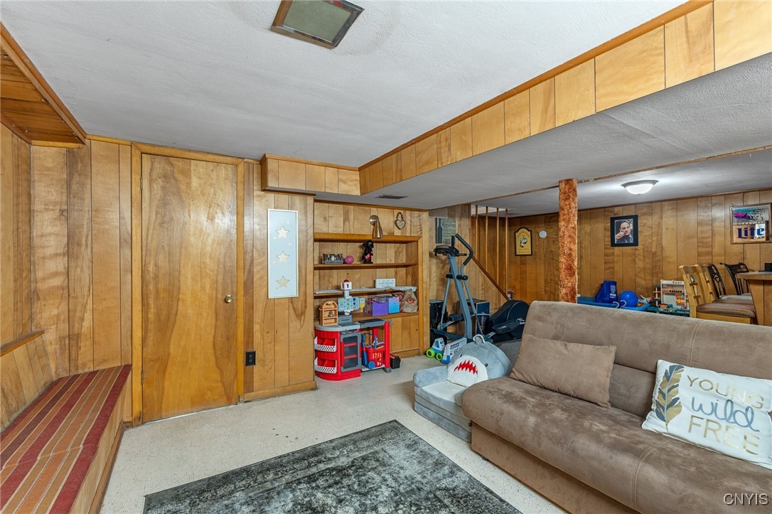 404 S Onondaga Road, Camillus, New York image 29