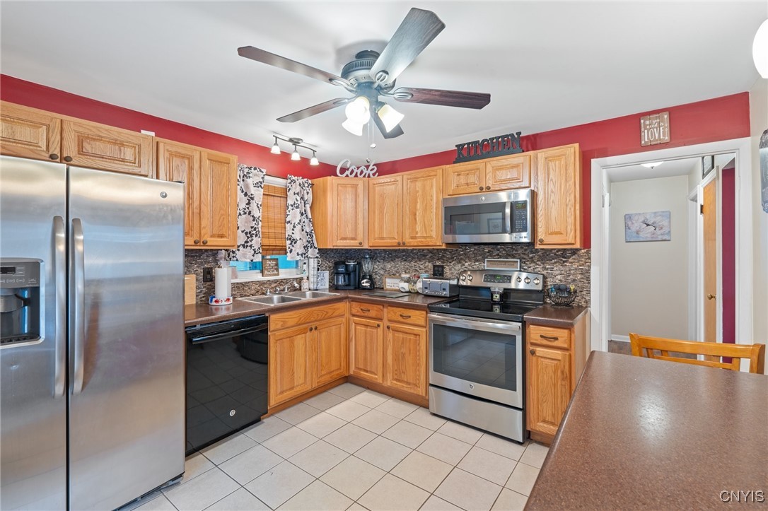 404 S Onondaga Road, Camillus, New York image 9