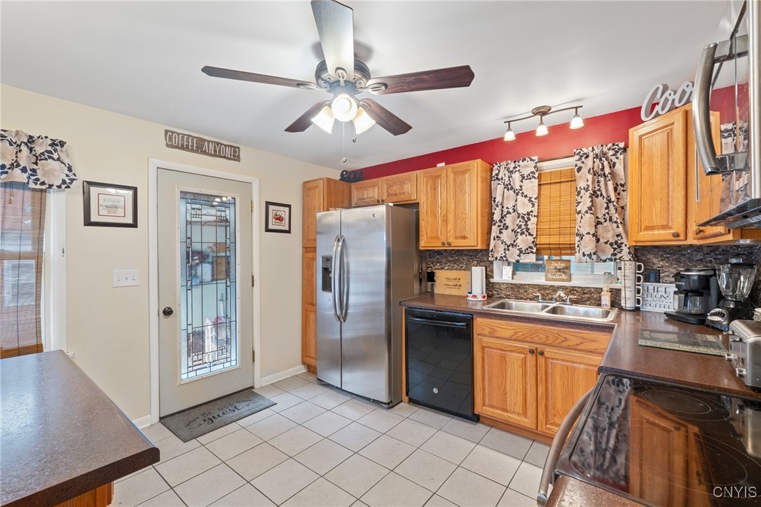 404 S Onondaga Road, Camillus, New York image 7
