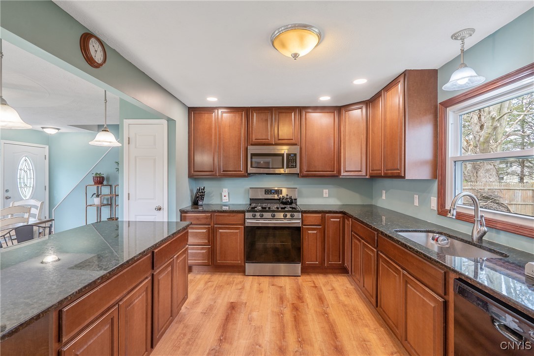 506 Richards Road, Camillus, New York image 10