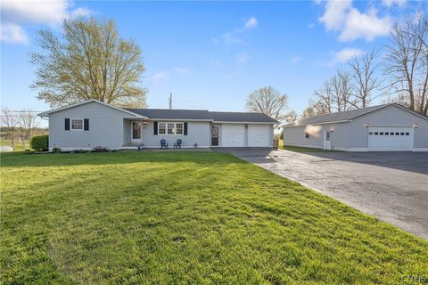 Photo of 395 County Route 25, Oswego, NY 13126 (MLS # S1678992)