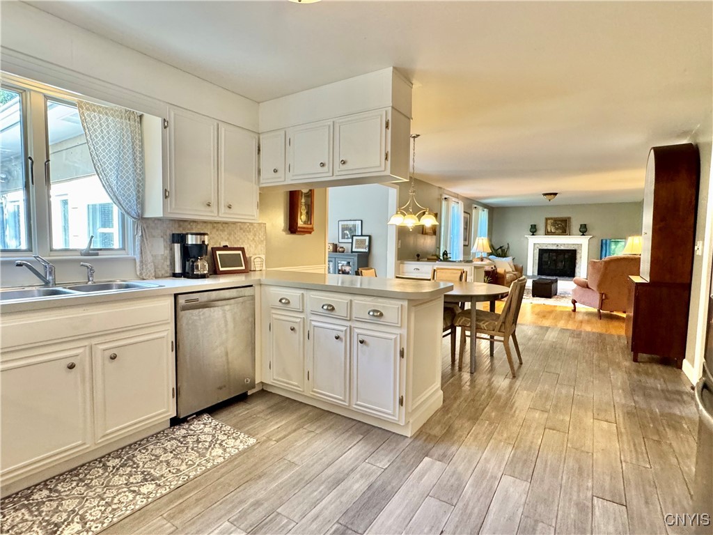 Dewitt, New York 13078, United States, 5 Bedrooms Bedrooms, ,4 BathroomsBathrooms,Residential,Active,203610