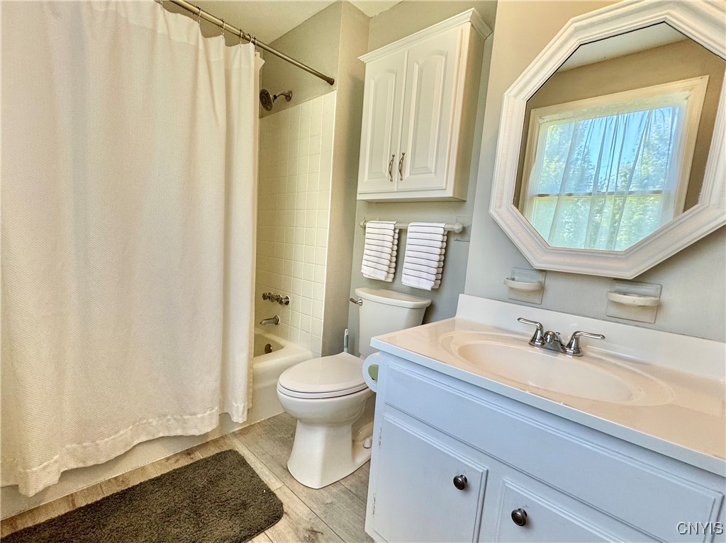 Dewitt, New York 13078, United States, 5 Bedrooms Bedrooms, ,4 BathroomsBathrooms,Residential,Active,203610