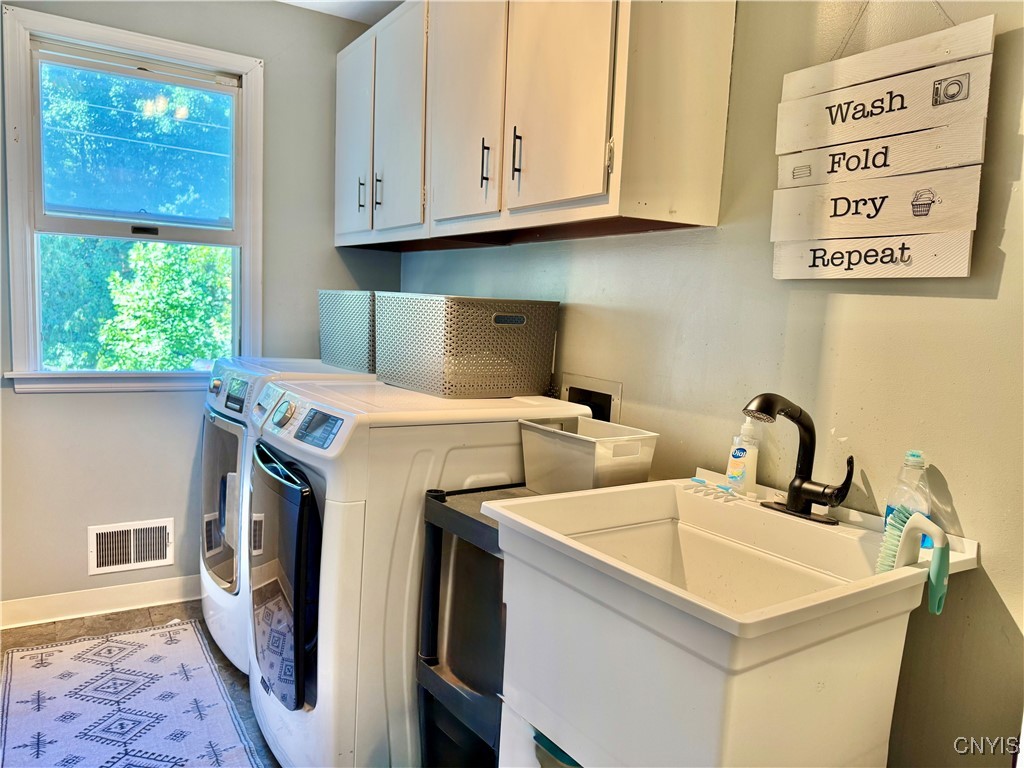 Dewitt, New York 13078, United States, 5 Bedrooms Bedrooms, ,4 BathroomsBathrooms,Residential,Active,203610