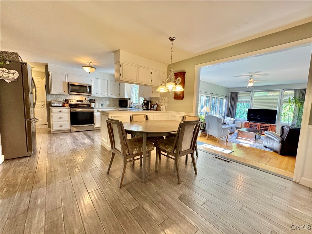 Dewitt, New York 13078, United States, 5 Bedrooms Bedrooms, ,4 BathroomsBathrooms,Residential,Active,203610