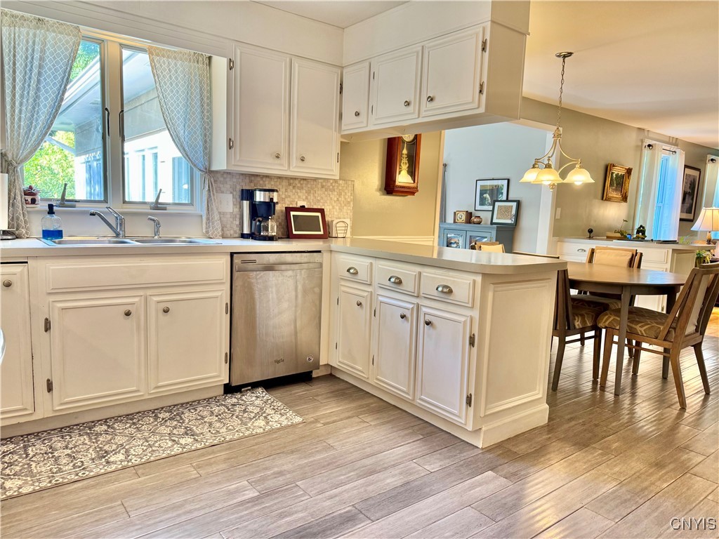 Dewitt, New York 13078, United States, 5 Bedrooms Bedrooms, ,4 BathroomsBathrooms,Residential,Active,203610