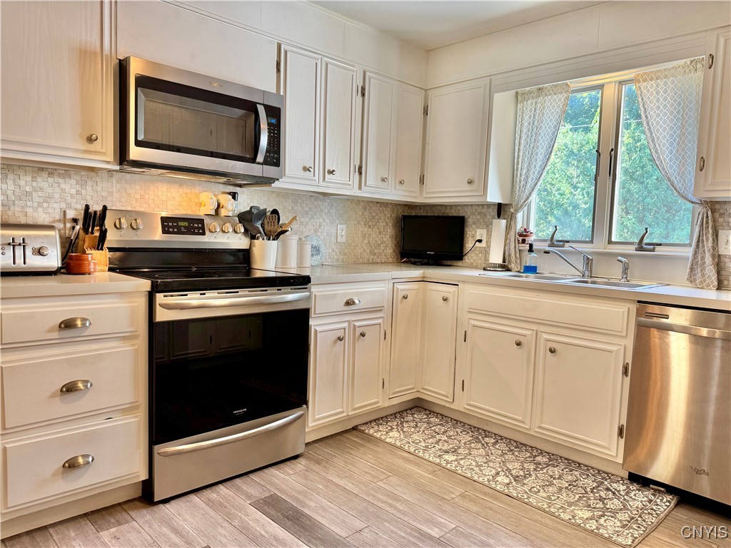 Dewitt, New York 13078, United States, 5 Bedrooms Bedrooms, ,4 BathroomsBathrooms,Residential,Active,203610