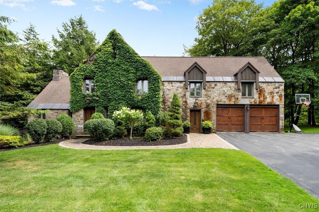 20 Sherman Circle, New Hartford, New York image 1