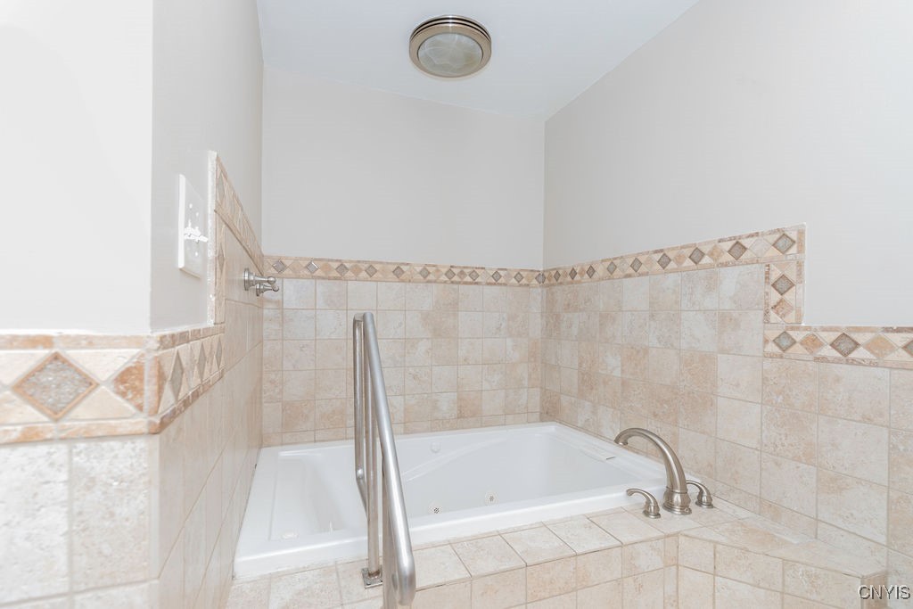 4190 Stepping Stone Lane, Clay, New York image 19