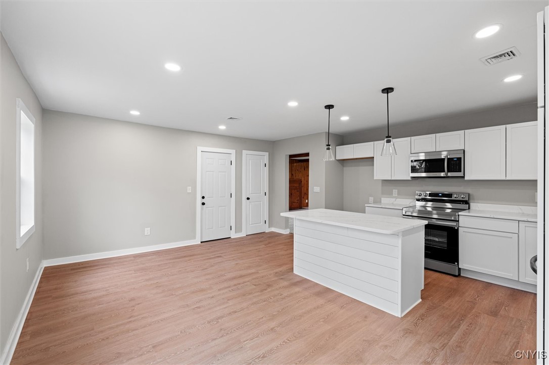 8758 Whiting Road, Cicero, New York image 24