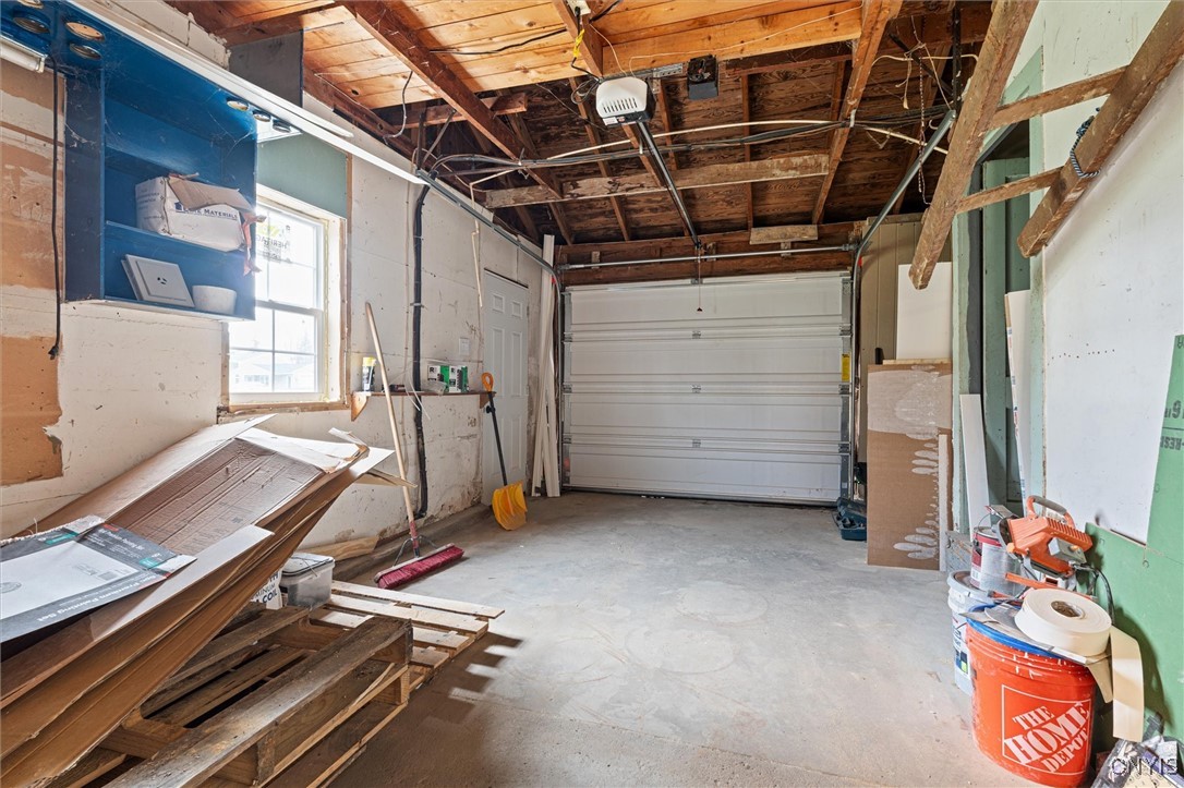 8758 Whiting Road, Cicero, New York image 32