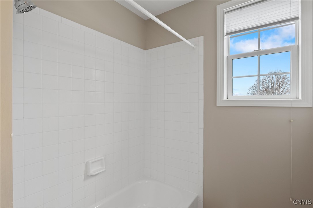8402 Sutcliffe Drive, Clay, New York image 32