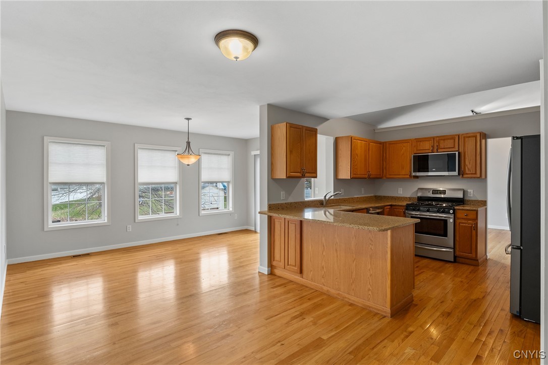 8402 Sutcliffe Drive, Clay, New York image 16