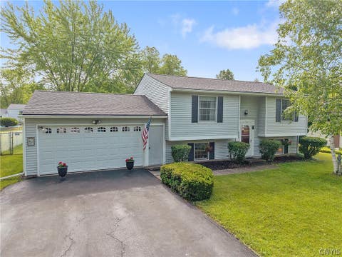 Homes For Sale - 8448 Chinkapin Circle<br/> Cicero, NY 13039