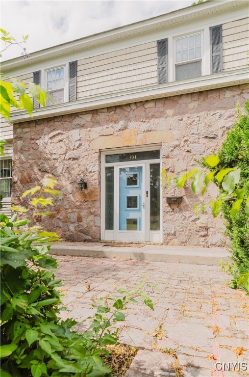 304 Flower Avenue W